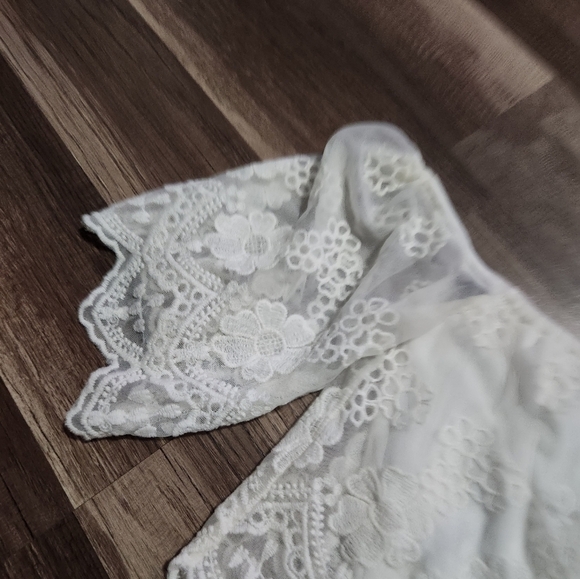 Lace Crop Top White Size Small Off Shoulder Bohemian Look - Picture 3 of 5